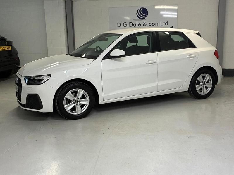 Used Audi A1 Sportback Design 95 HP (69 kW) 2022 White Hatchback