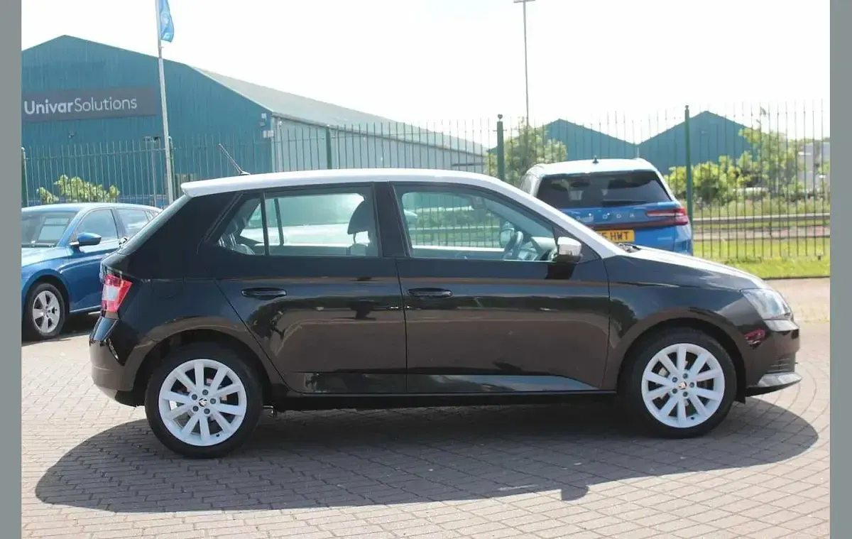 Used Skoda Fabia Colour Edition 94 HP (69 kW) 2018 Black magic pearlescent Hatchback