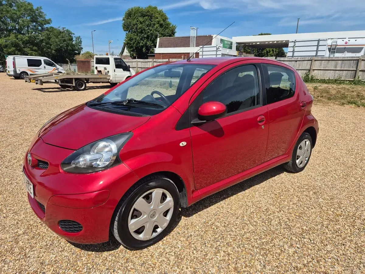 Used Toyota Aygo 68 HP (50 kW) 2012 Red Hatchback
