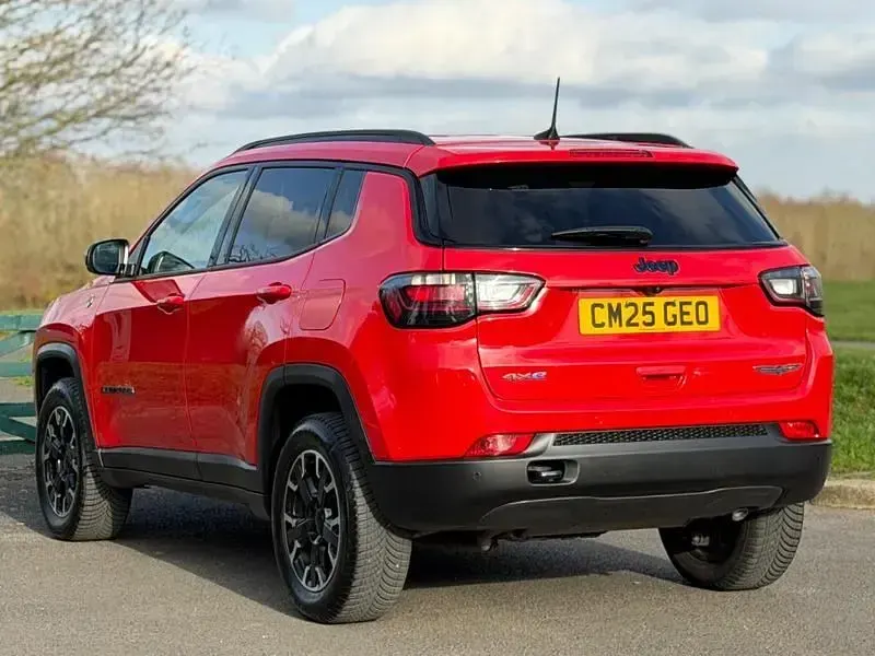 Usado Jeep Compass Trailhawk 237 CV (174 kW) 2025 Rojo SUV