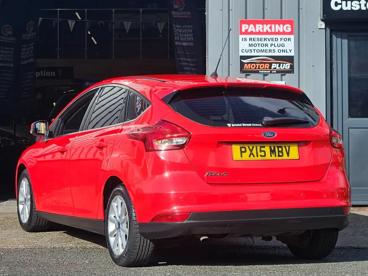 Używany Ford Focus Titanium 120 KM (88 kW) 2015 Czerwony Hatchback