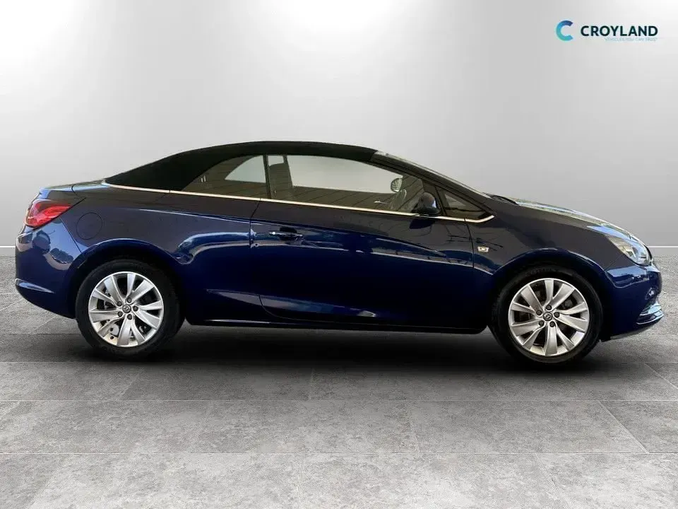 Used Vauxhall Cascada S 140 HP (102 kW) 2013 Blue Cabriolet
