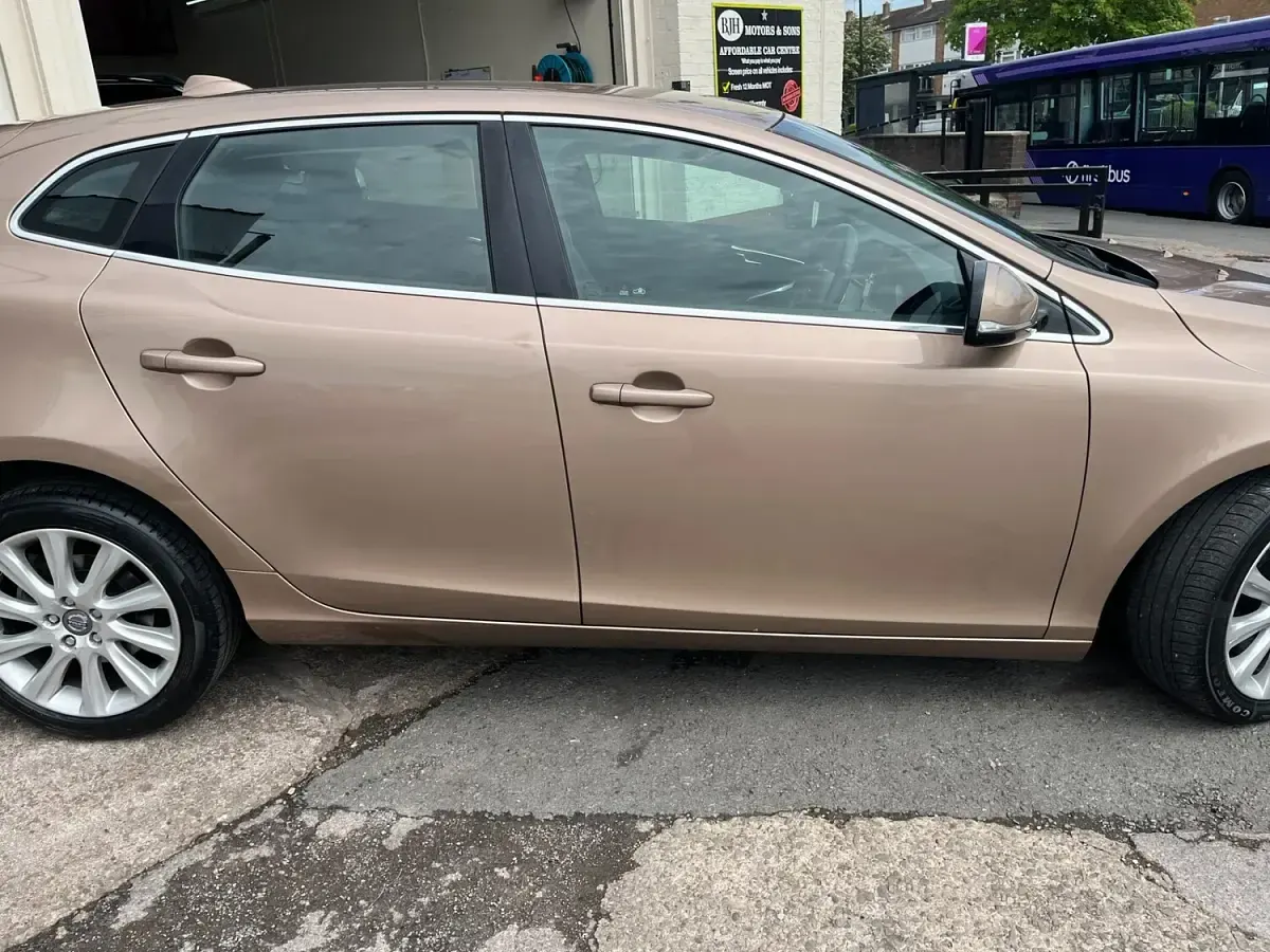 Used Volvo V40 SE Lux 150 HP (110 kW) 2013 Bronze Hatchback