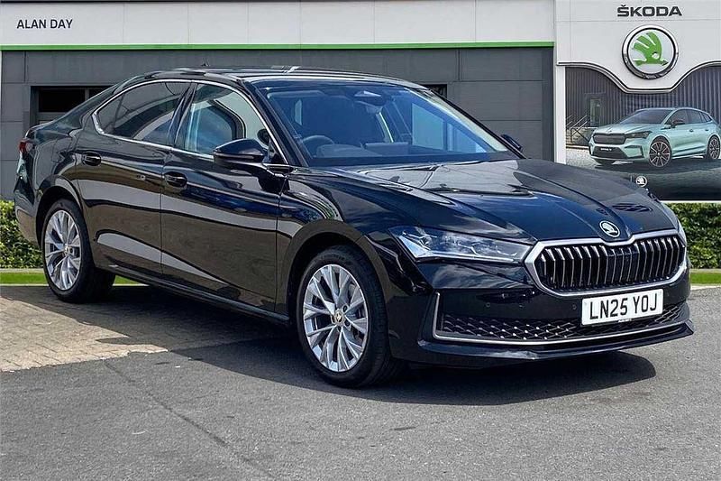 Midnight black metallic Used 2025 Skoda Superb SE L Hatchback | £30,785 (Expensive) - Image 1/4