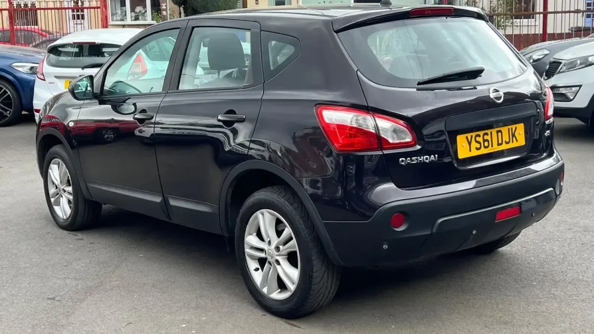 Używany Nissan Qashqai Acenta 110 KM (80 kW) 2012 Czarny SUV