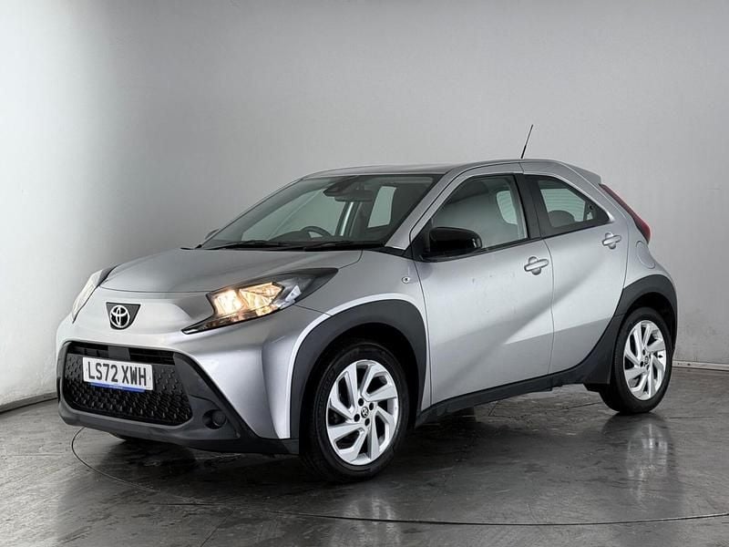 Used Toyota Aygo X PURE 72 HP (52 kW) 2022 Silver SUV