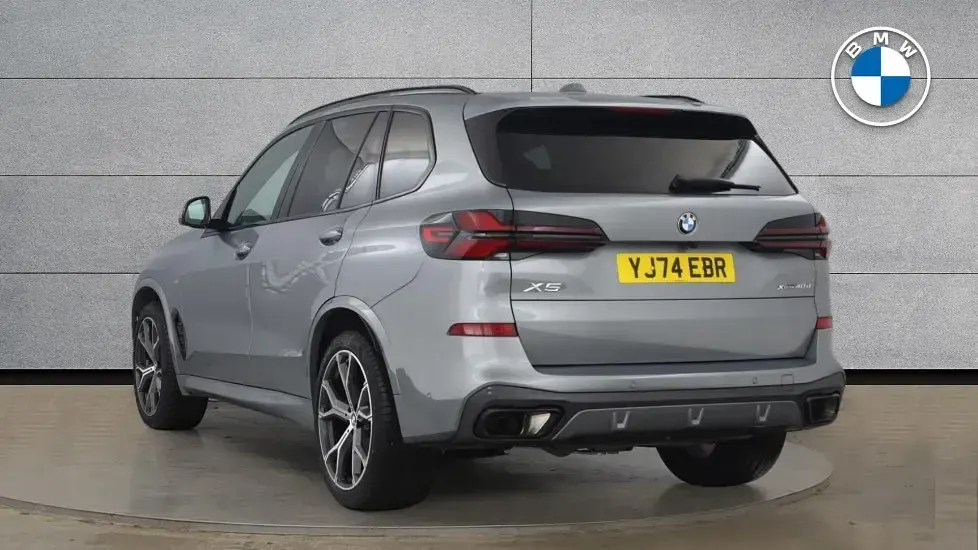 Begagnad BMW X5 M Sport 352 HK (258 kW) 2025 Grå SUV