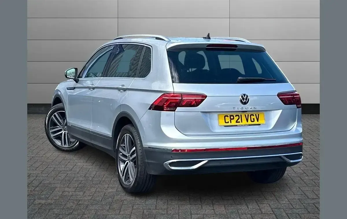 Używany VW Tiguan Elegance 150 KM (110 kW) 2021 Srebrny SUV