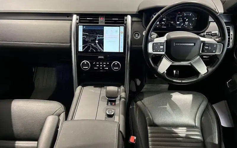 Used Land Rover Discovery SE Dynamic 300 HP (220 kW) 2021 Silver SUV