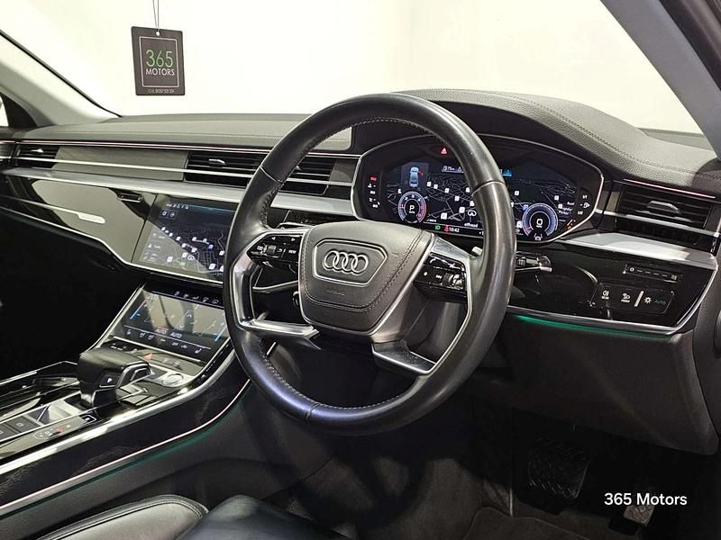 Usado Audi A8 Advanced 286 HP (210 kW) 2018 Cinzento Sedan