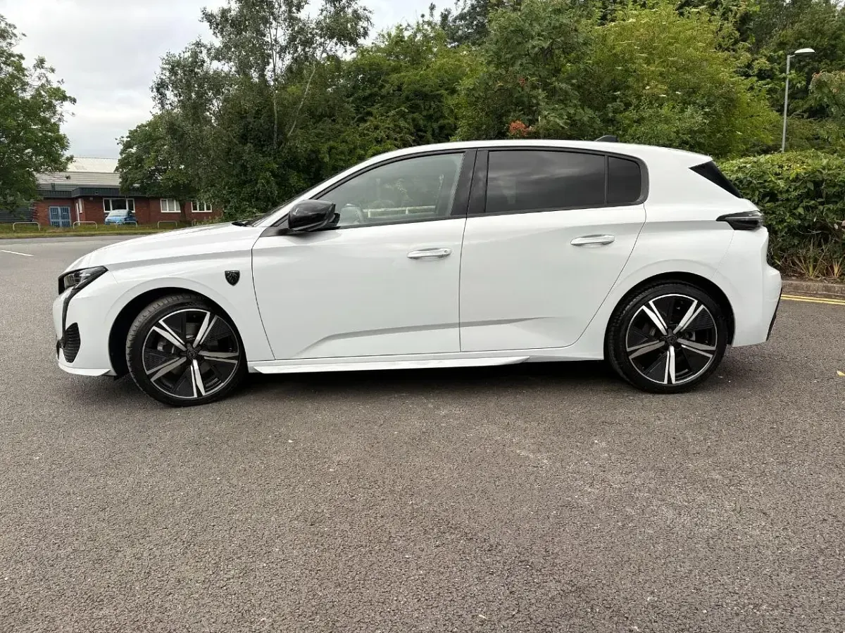 Used Peugeot 308 GT 134 HP (98 kW) 2025 White Hatchback