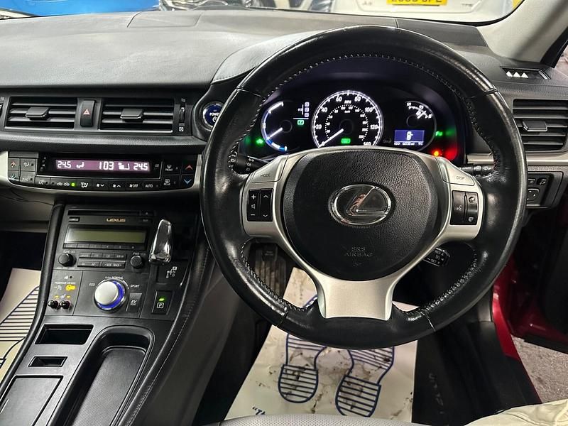 Used Lexus CT200h Luxury Line 136 HP (100 kW) 2013 Red Hatchback