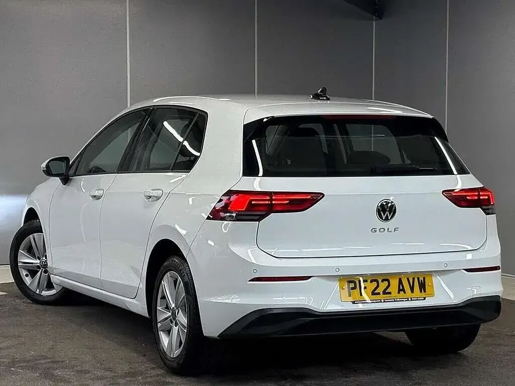 Second-hand VW Golf VIII Life 150 CP (110 kW) 2022 Alb Hatchback