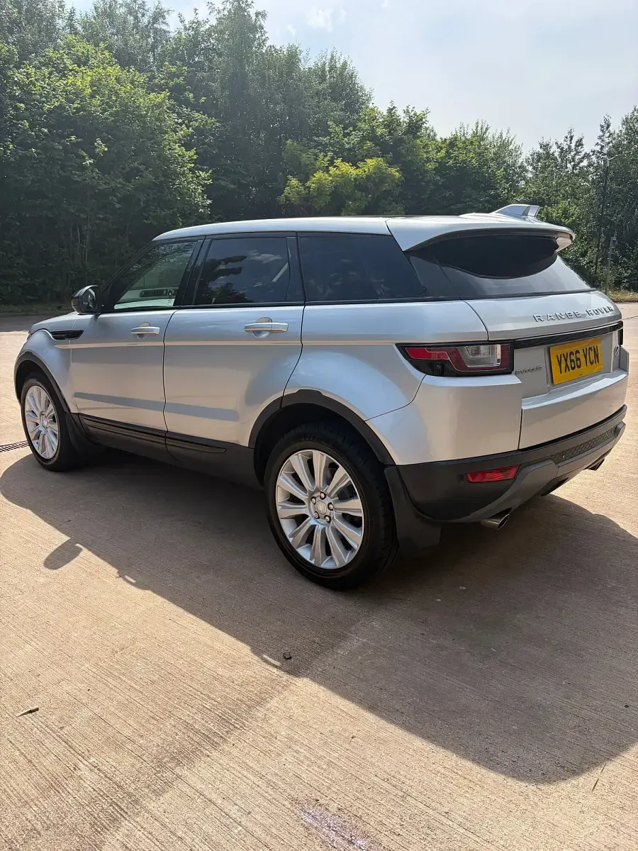 Used Land Rover Range Rover evoque SE 180 HP (132 kW) 2016 Silver Estate