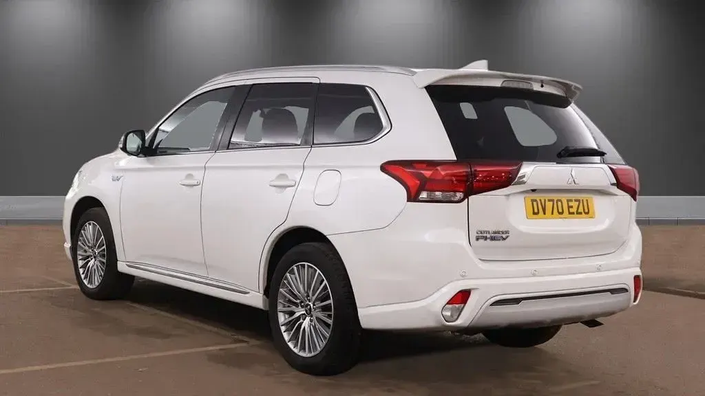 Used Mitsubishi Outlander P-HEV 224 HP (164 kW) 2020 White Estate