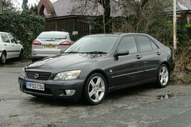 Used Lexus IS200 153 HP (112 kW) 2003 Sedan