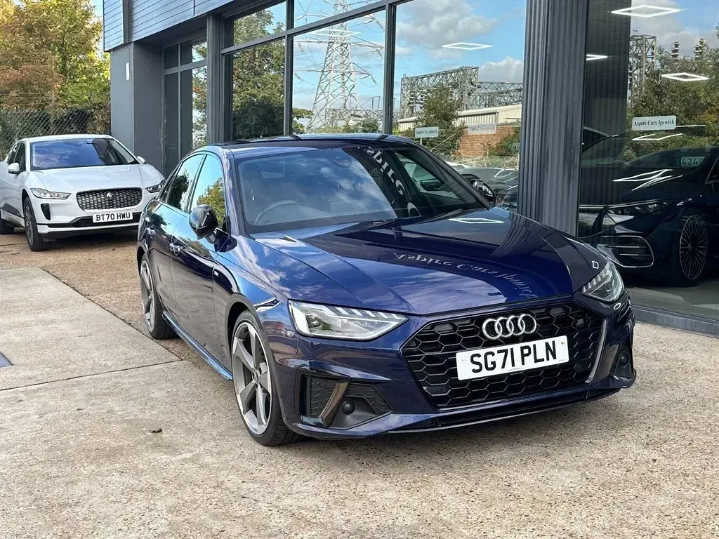 Begagnad Audi A4 Black Edition 190 HK (139 kW) 2021 Blå Sedan