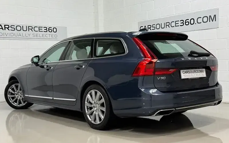 Used Volvo V90 Inscription 190 HP (139 kW) 2018 Blue Estate