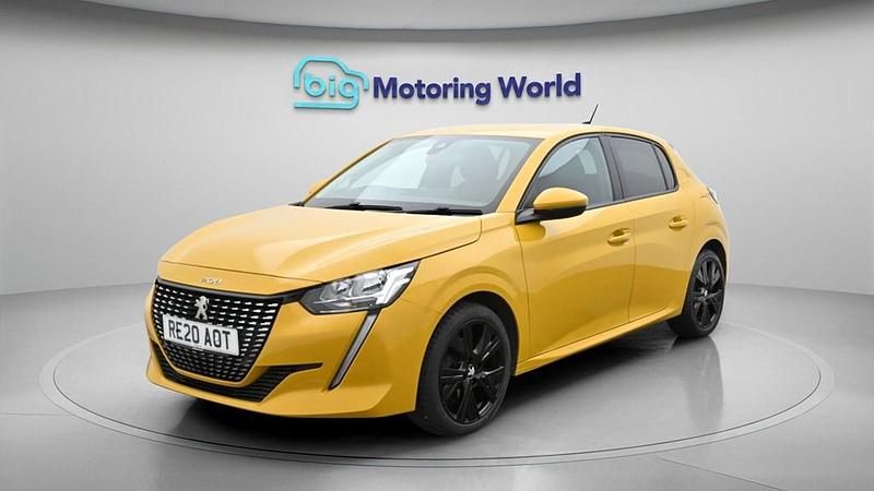Used Peugeot 208 Allure 100 HP (73 kW) 2020 Yellow Hatchback