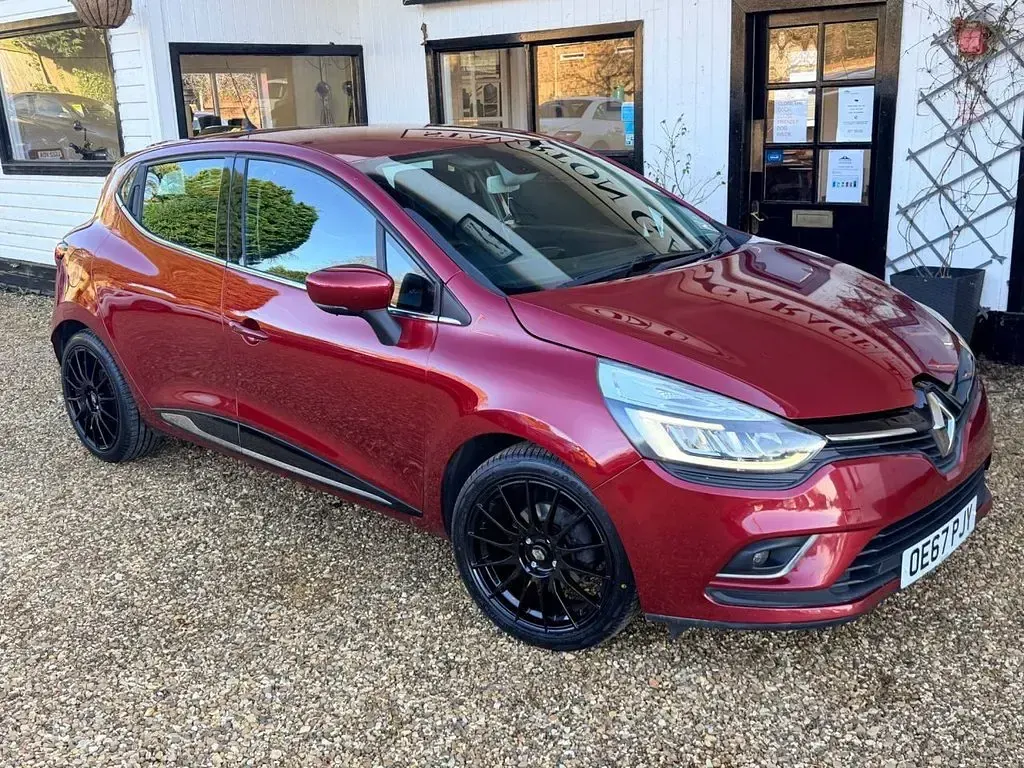 Used Renault Clio Dynamique 90 HP (66 kW) 2018 Red Hatchback