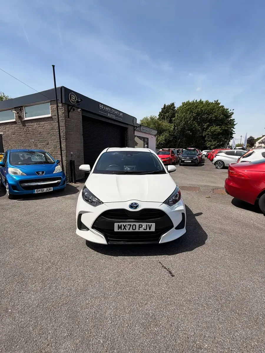Used Toyota Yaris Hybrid 2026 White Hatchback