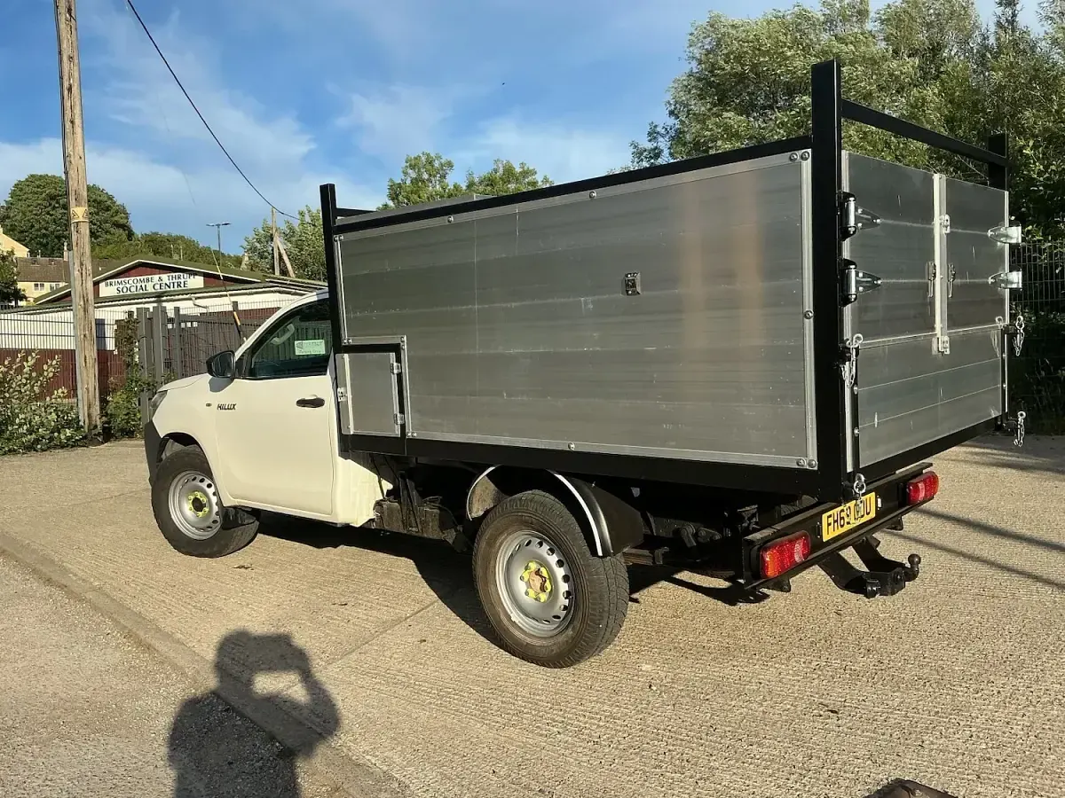 Used Toyota HiLux Active 150 HP (110 kW) 2020 White Pickup