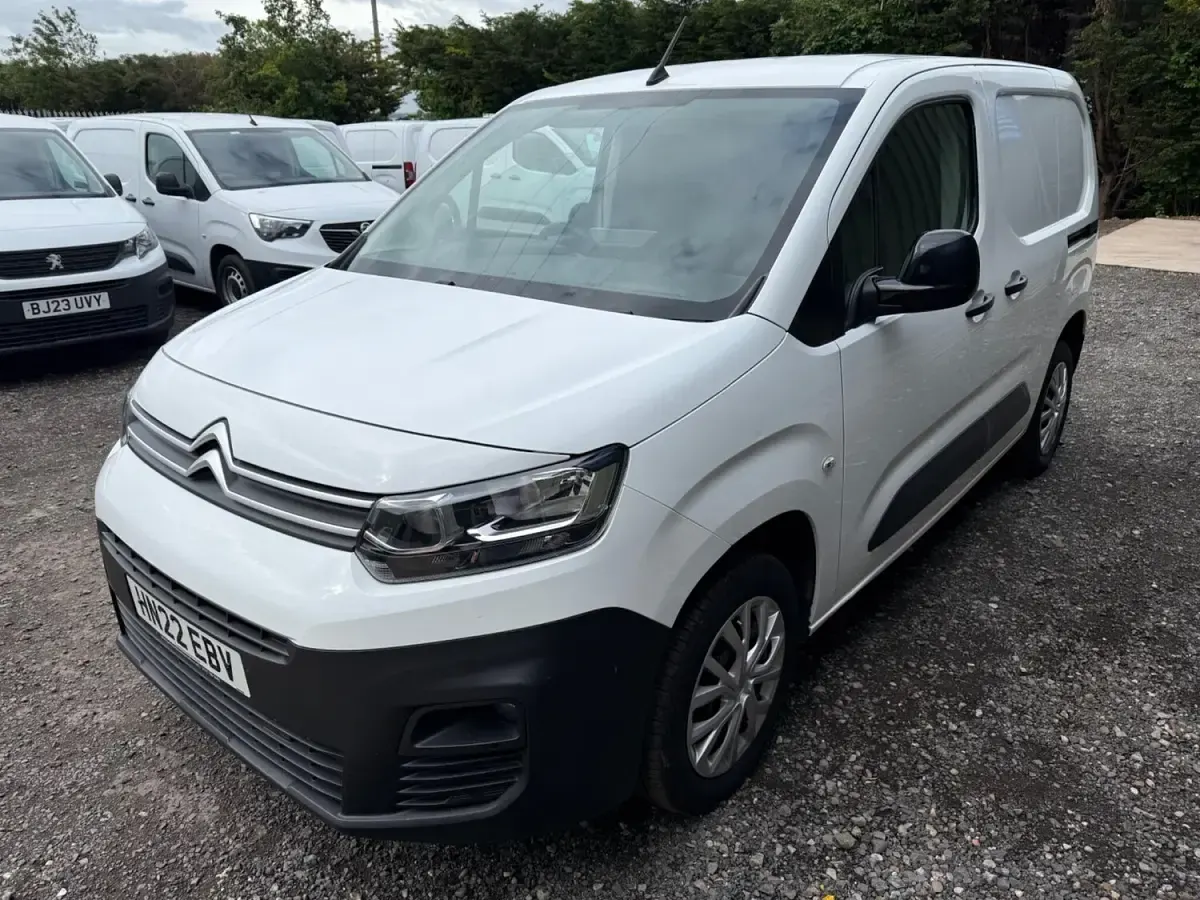 Used Citroën Berlingo 100 HP (73 kW) 2022 White MPV