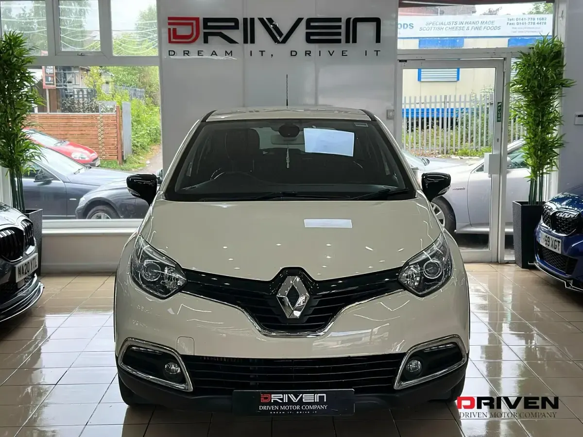 Used Renault Captur Dynamique 90 HP (66 kW) 2015 Cream SUV
