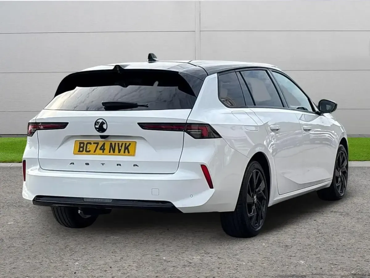 Używany Vauxhall Astra S 128 KM (94 kW) 2025 Biały Kombi