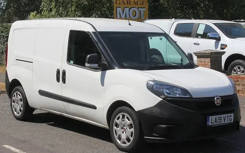 Used Fiat Doblò 95 HP (69 kW) 2019 White MPV
