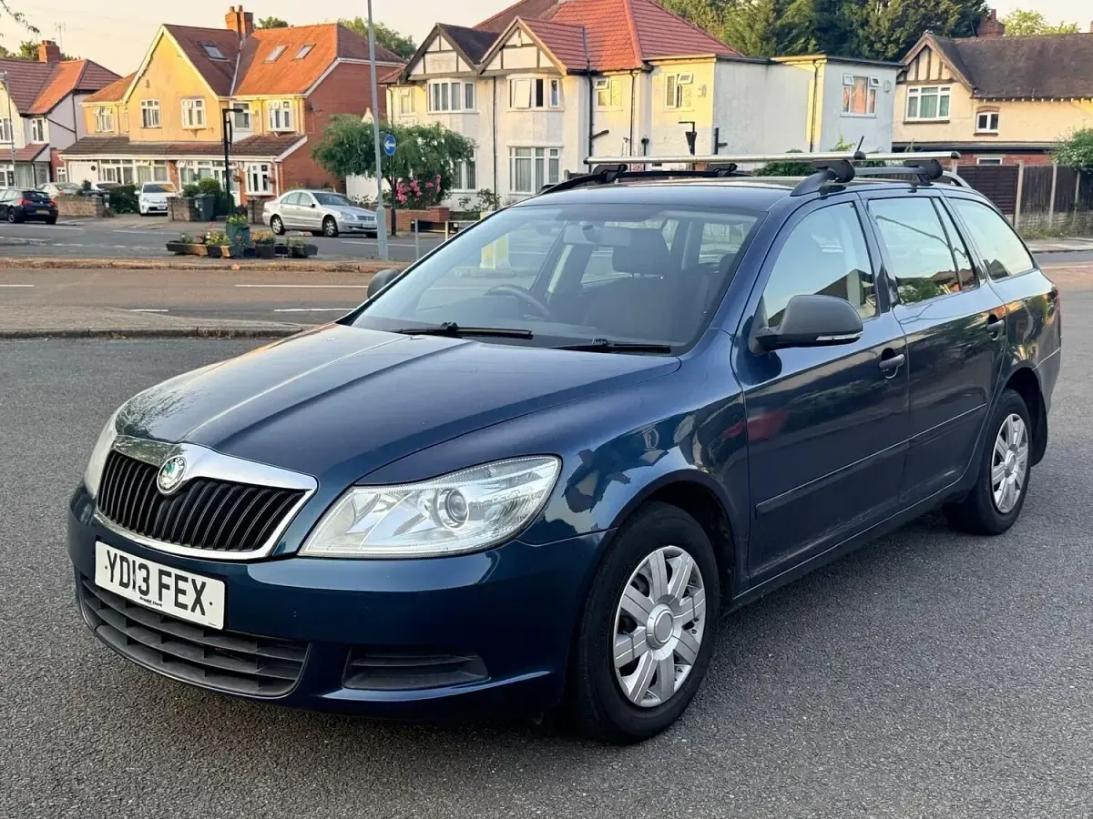Used Skoda Octavia 105 HP (77 kW) 2013 Blue Estate