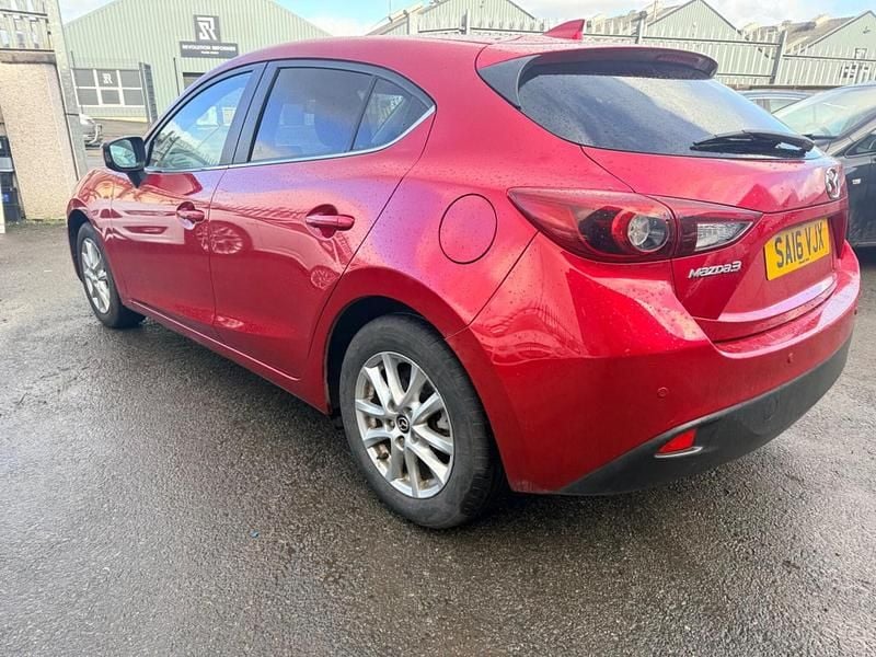 Used Mazda 3 105 HP (77 kW) 2016 Red Hatchback