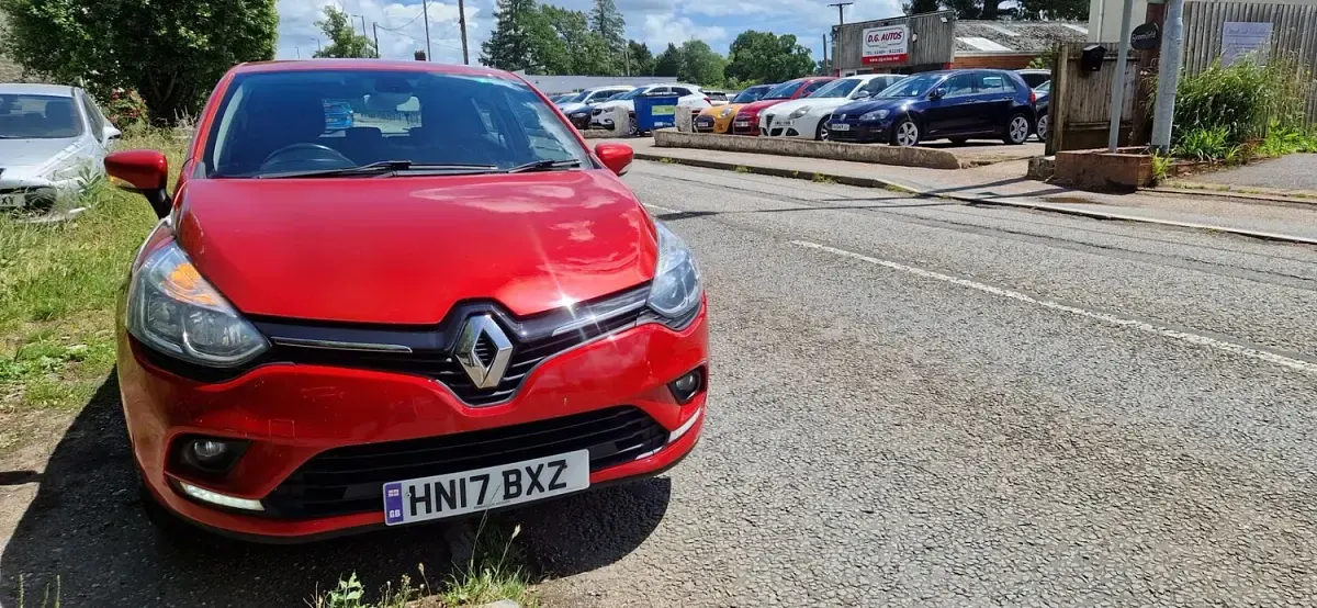 Used Renault Clio Dynamique 75 HP (55 kW) 2017 Red Hatchback
