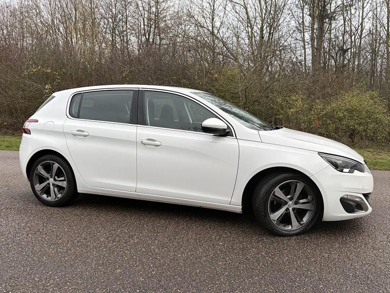 White Used 2015 Peugeot 308 Allure Hatchback | £3,495 (Fair price) - Image 1/4