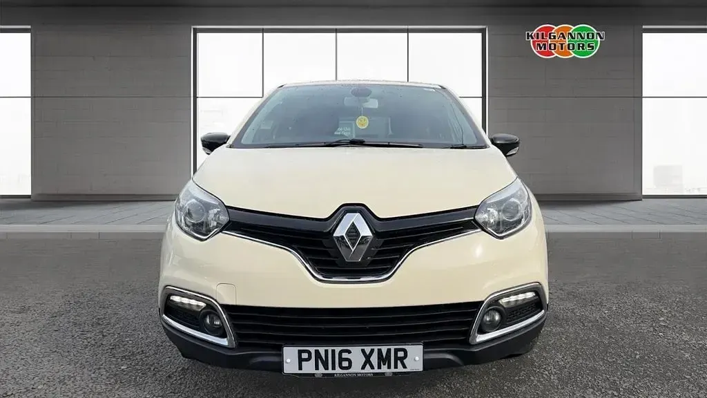 Used Renault Captur Dynamique 90 HP (66 kW) 2016 White SUV