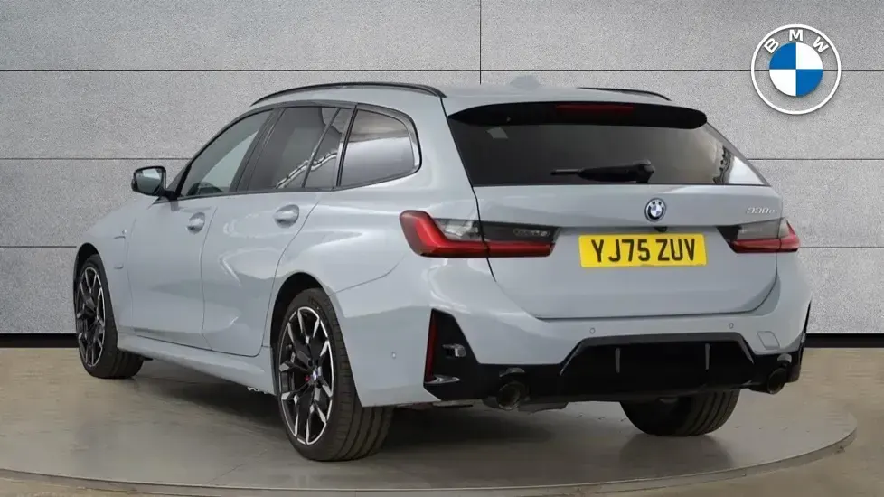 New BMW 330 M Sport 288 HP (211 kW) 2026 Grey Estate