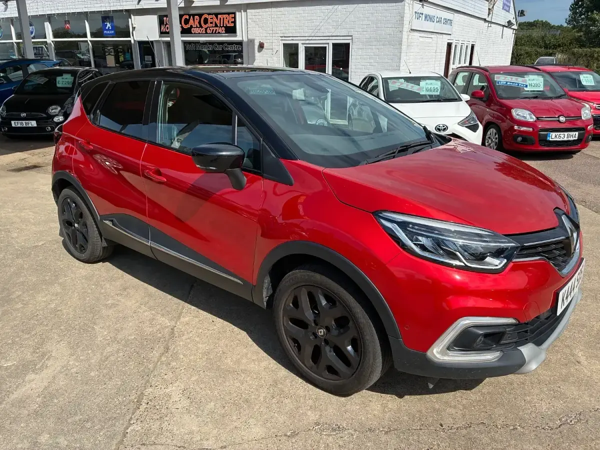 Used Renault Captur GT-Line 90 HP (66 kW) 2018 Red black SUV