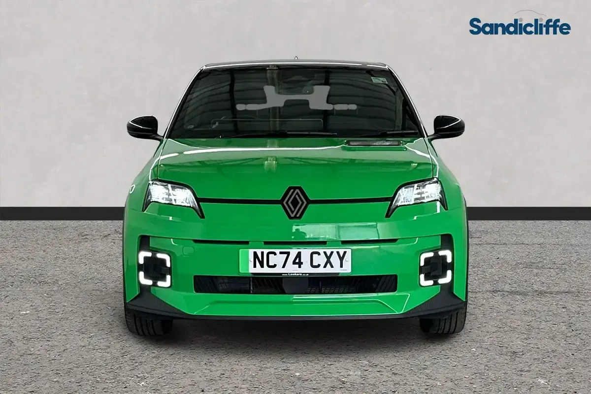 Used Renault R5 Komfort 110 kW (150 HP) 2025 Green/black Hatchback
