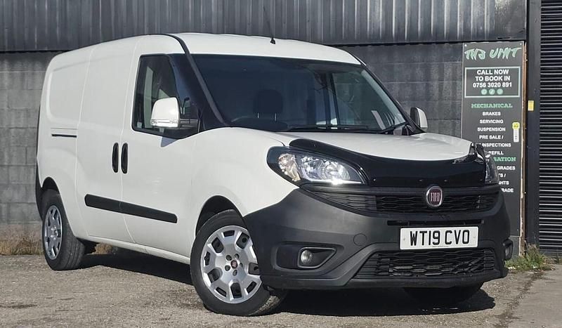 Used Fiat Doblò 105 HP (77 kW) 2019 White MPV