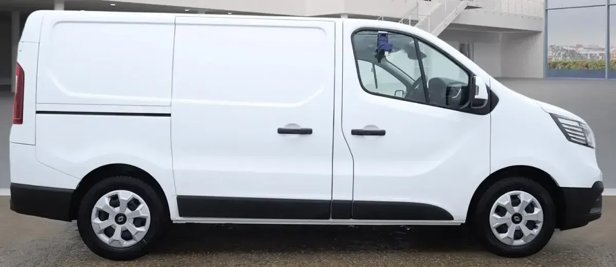 New Renault Trafic 89 kW (122 HP) 2025 White MPV