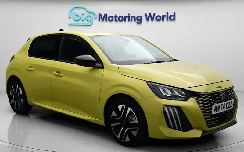 Used Peugeot 208 Allure 101 HP (74 kW) 2024 Hatchback