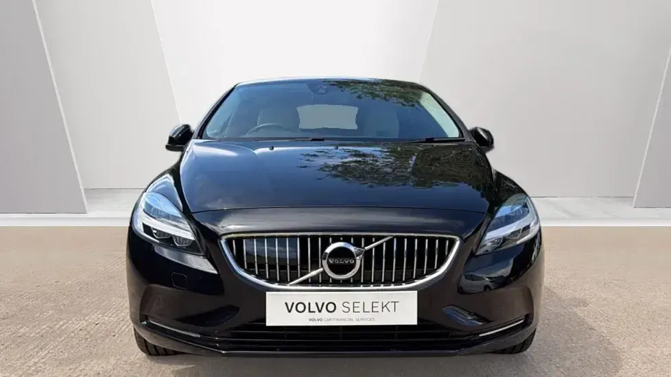 Used Volvo V40 Inscription 152 HP (111 kW) 2018 Black Hatchback