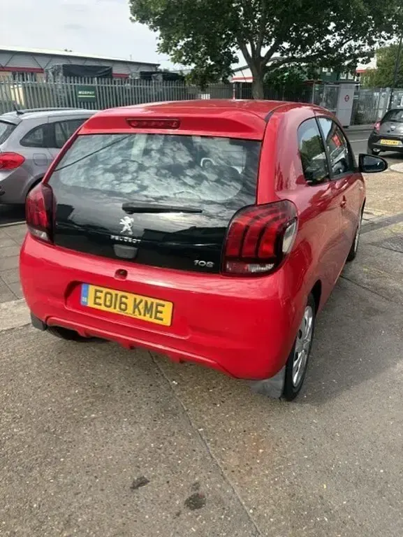 Used Peugeot 108 Active 68 HP (50 kW) 2016 Red Hatchback