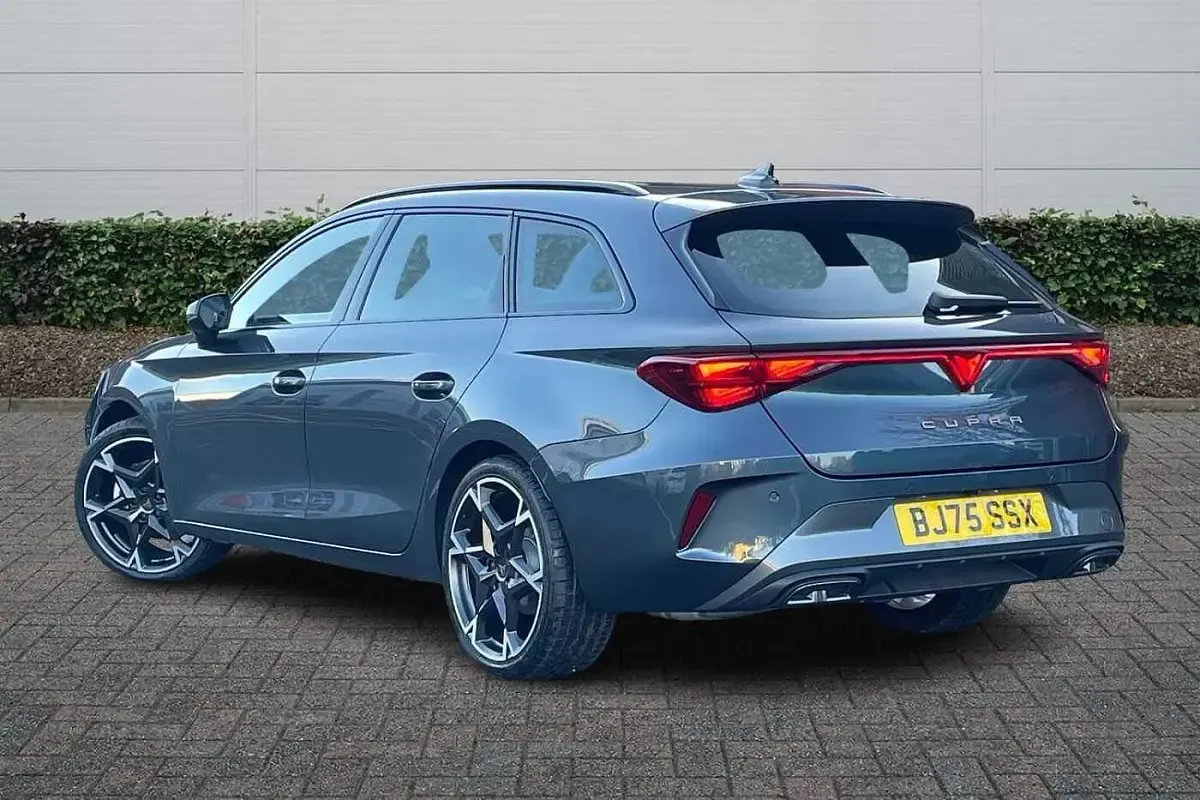 Used Cupra Leon 150 HP (110 kW) 2025 Magnetic tech grey Estate