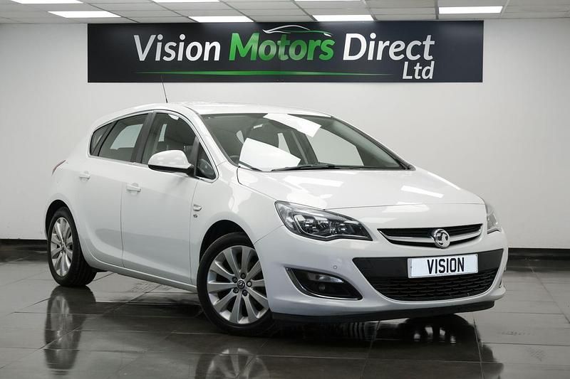 White Used 2013 Vauxhall Astra Elite Hatchback | £6,980 (A bit pricey) - Image 1/3
