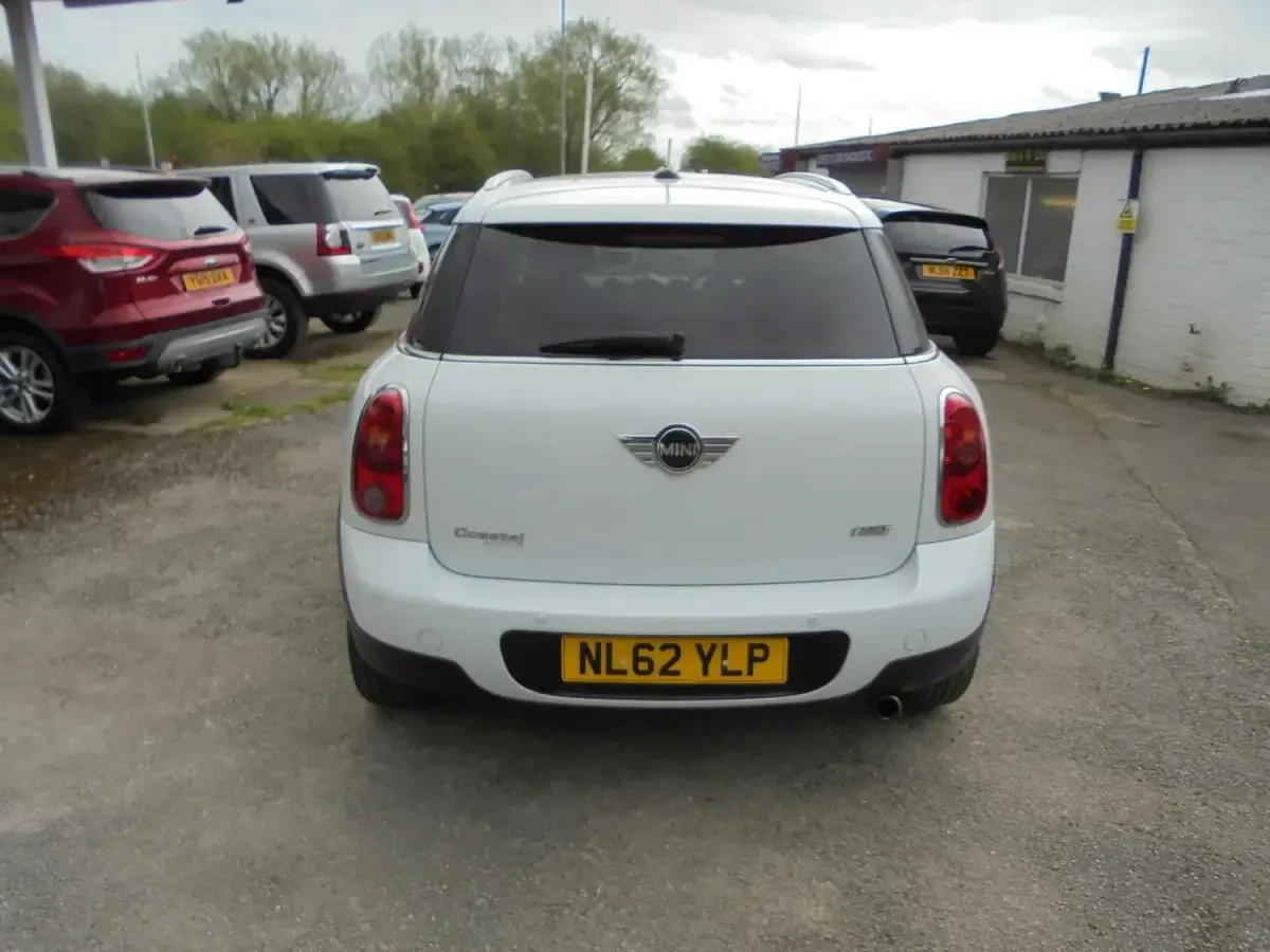 Begagnad Mini ONE 2012 Vit Halvkombi