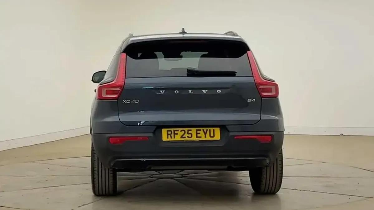 Used Volvo XC40 Plus 194 HP (142 kW) 2025 Blue SUV
