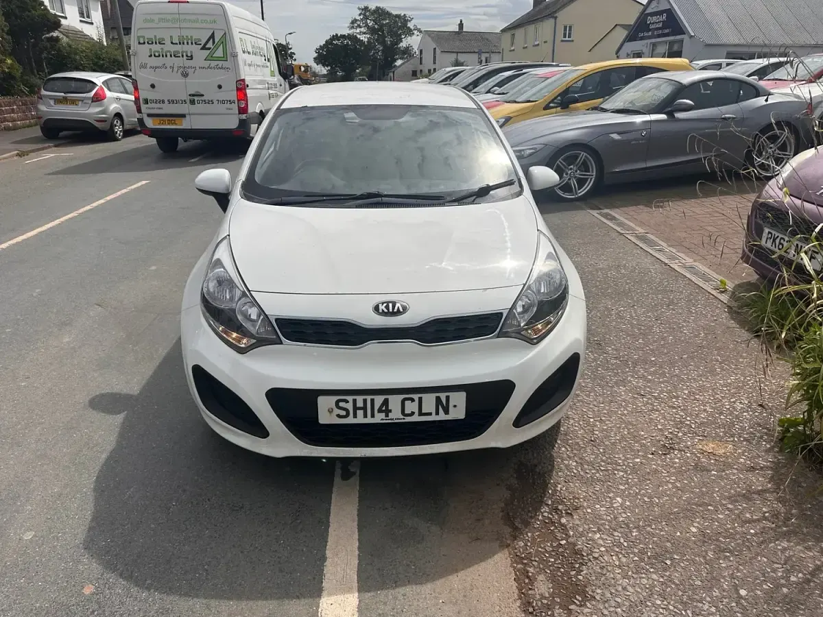 Used Kia Rio 85 HP (62 kW) 2014 White Hatchback
