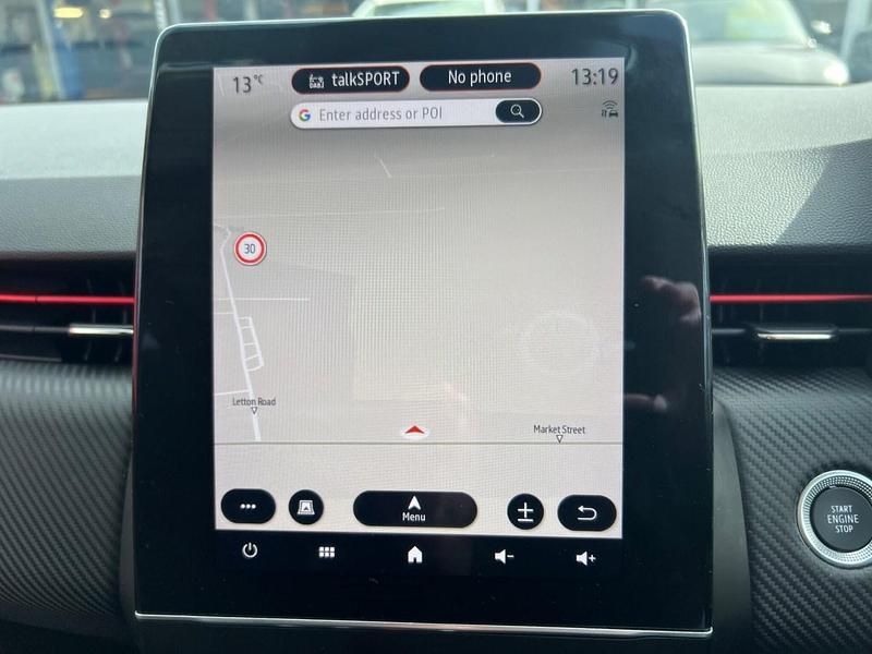 Used Renault Clio V RS Line 90 HP (66 kW) 2023 White Hatchback