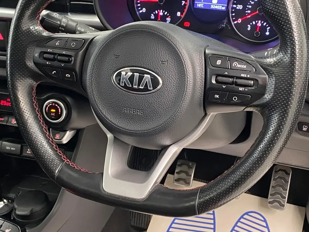 Used Kia Picanto GT-Line S 83 HP (61 kW) 2018 White Hatchback